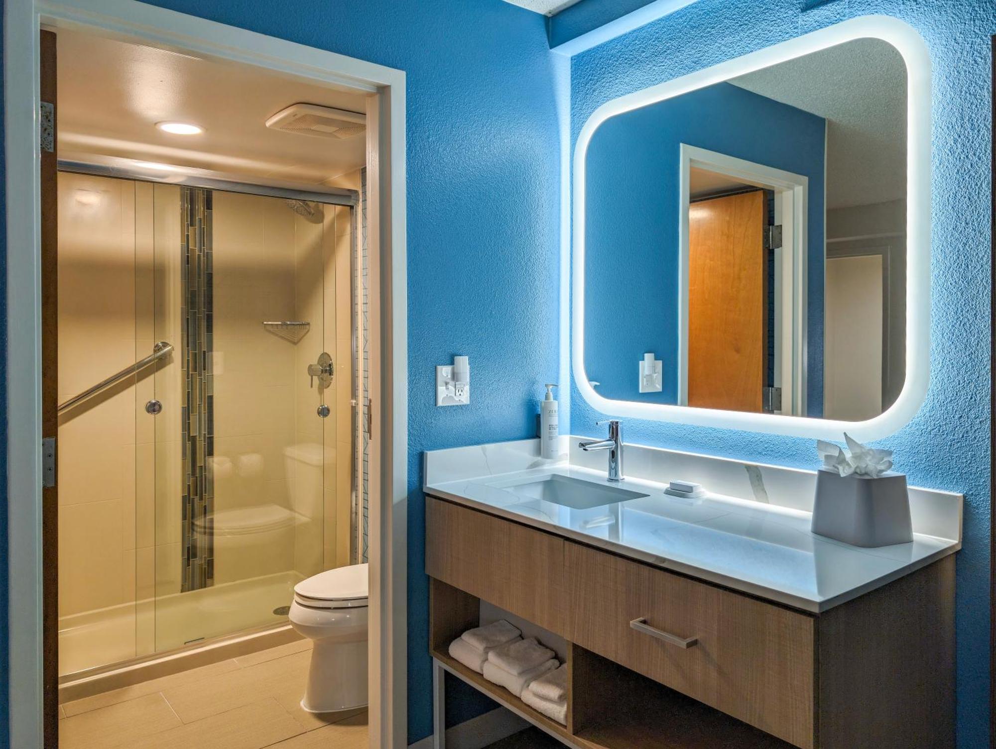 Hotel Homewood By Hilton Airport