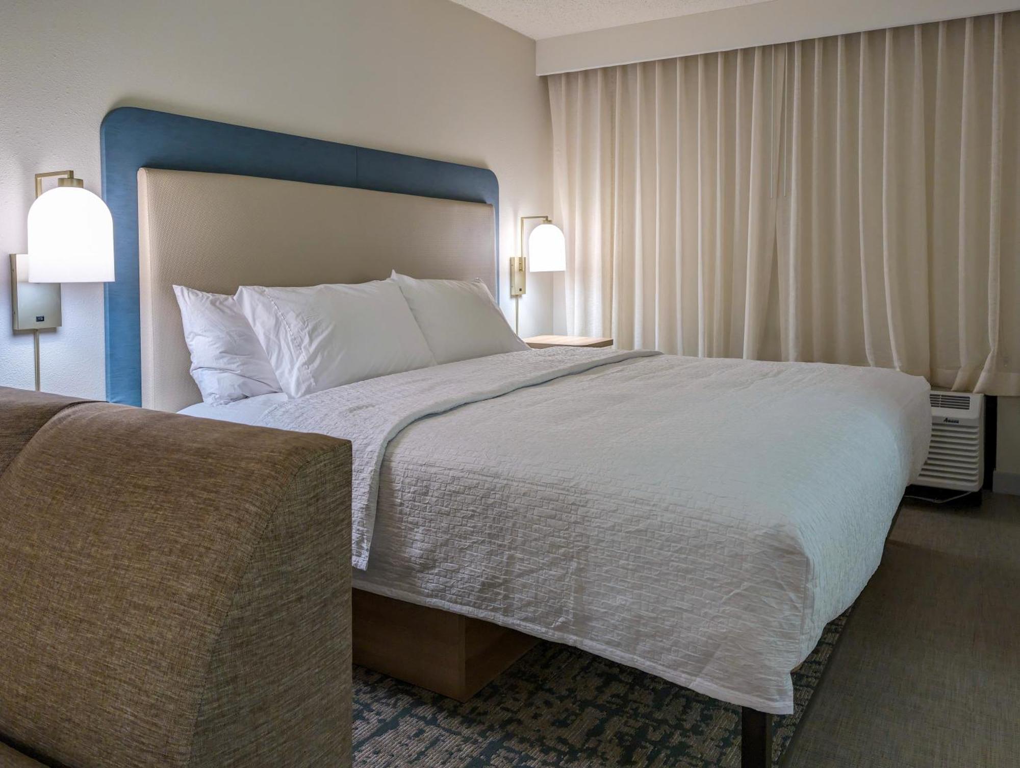 Hotel Homewood By Hilton Airport