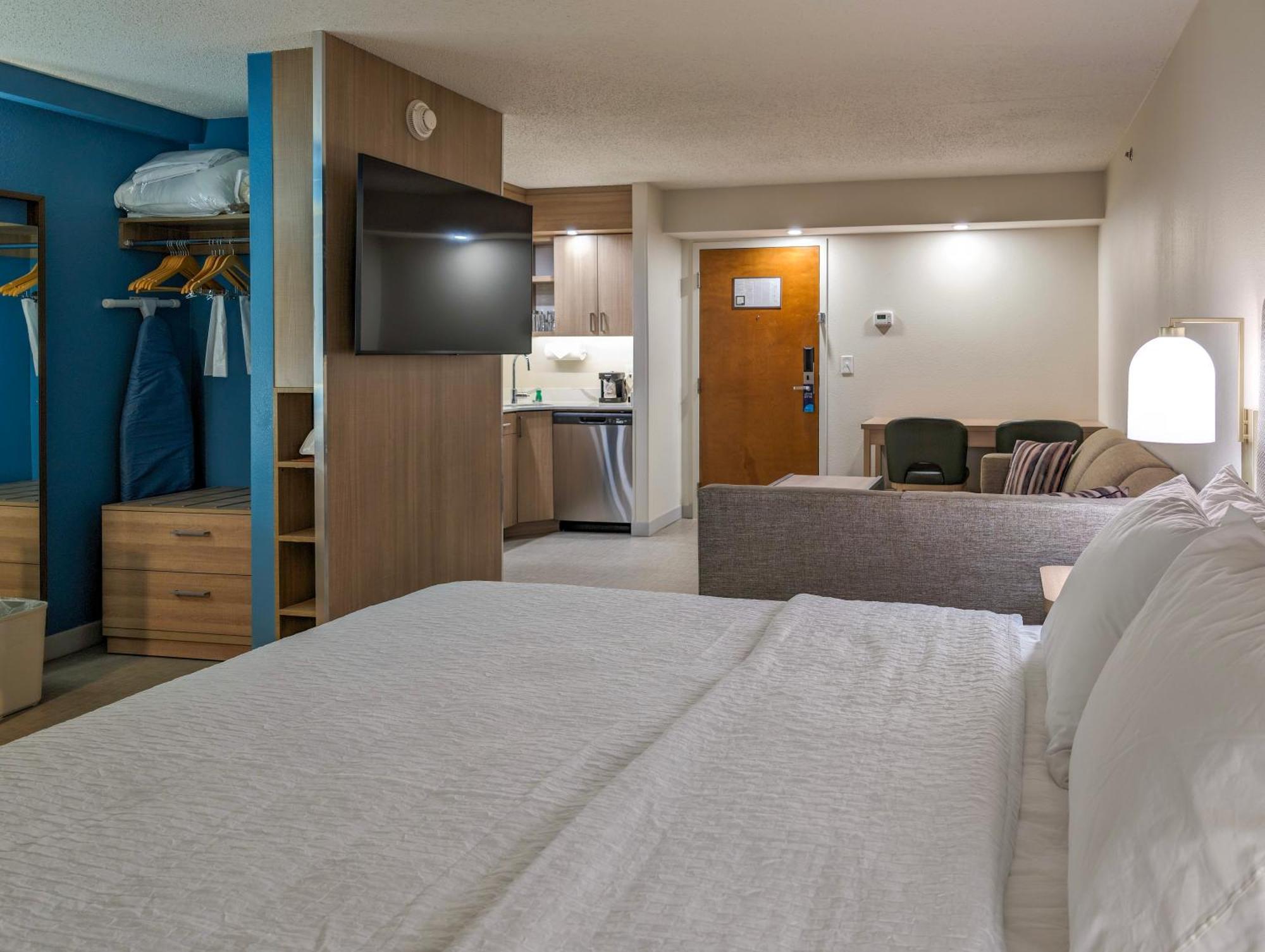 Hotel Homewood By Hilton Airport